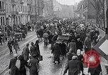 Standbild deutsche Volk sammeln Kraftstoff Kohle am Ende des Krieges München Deutschland, 1945, aus Sekunde 19 historischem Filmmaterial Videoclip 65675040678