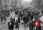Standbild deutsche Volk sammeln Kraftstoff Kohle am Ende des Krieges München Deutschland, 1945, aus Sekunde 20 historischem Filmmaterial Videoclip 65675040678