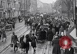 Standbild deutsche Volk sammeln Kraftstoff Kohle am Ende des Krieges München Deutschland, 1945, aus Sekunde 21 historischem Filmmaterial Videoclip 65675040678