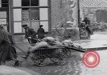 Standbild deutsche Volk sammeln Kraftstoff Kohle am Ende des Krieges München Deutschland, 1945, aus Sekunde 26 historischem Filmmaterial Videoclip 65675040678
