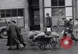 Standbild deutsche Volk sammeln Kraftstoff Kohle am Ende des Krieges München Deutschland, 1945, aus Sekunde 29 historischem Filmmaterial Videoclip 65675040678