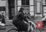 Standbild deutsche Volk sammeln Kraftstoff Kohle am Ende des Krieges München Deutschland, 1945, aus Sekunde 35 historischem Filmmaterial Videoclip 65675040678