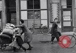 Standbild deutsche Volk sammeln Kraftstoff Kohle am Ende des Krieges München Deutschland, 1945, aus Sekunde 38 historischem Filmmaterial Videoclip 65675040678