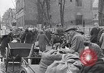 Standbild deutsche Volk sammeln Kraftstoff Kohle am Ende des Krieges München Deutschland, 1945, aus Sekunde 40 historischem Filmmaterial Videoclip 65675040678