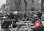 Standbild deutsche Volk sammeln Kraftstoff Kohle am Ende des Krieges München Deutschland, 1945, aus Sekunde 42 historischem Filmmaterial Videoclip 65675040678