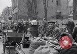 Standbild deutsche Volk sammeln Kraftstoff Kohle am Ende des Krieges München Deutschland, 1945, aus Sekunde 43 historischem Filmmaterial Videoclip 65675040678