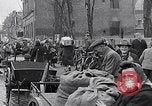 Standbild deutsche Volk sammeln Kraftstoff Kohle am Ende des Krieges München Deutschland, 1945, aus Sekunde 45 historischem Filmmaterial Videoclip 65675040678