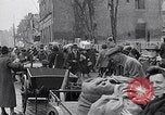 Standbild deutsche Volk sammeln Kraftstoff Kohle am Ende des Krieges München Deutschland, 1945, aus Sekunde 48 historischem Filmmaterial Videoclip 65675040678