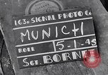 Standbild deutsche Volk München Deutschland, 1945, aus Sekunde 3 historischem Filmmaterial Videoclip 65675040679