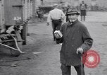 Standbild deutsche Volk München Deutschland, 1945, aus Sekunde 5 historischem Filmmaterial Videoclip 65675040679