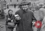 Standbild deutsche Volk München Deutschland, 1945, aus Sekunde 10 historischem Filmmaterial Videoclip 65675040679