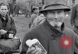 Standbild deutsche Volk München Deutschland, 1945, aus Sekunde 13 historischem Filmmaterial Videoclip 65675040679