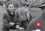 Standbild deutsche Volk München Deutschland, 1945, aus Sekunde 14 historischem Filmmaterial Videoclip 65675040679