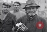 Standbild deutsche Volk München Deutschland, 1945, aus Sekunde 18 historischem Filmmaterial Videoclip 65675040679