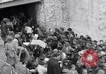 Standbild deutsche Volk München Deutschland, 1945, aus Sekunde 24 historischem Filmmaterial Videoclip 65675040679