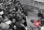 Standbild deutsche Volk München Deutschland, 1945, aus Sekunde 32 historischem Filmmaterial Videoclip 65675040679