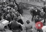 Standbild deutsche Volk München Deutschland, 1945, aus Sekunde 33 historischem Filmmaterial Videoclip 65675040679