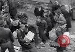 Standbild deutsche Volk München Deutschland, 1945, aus Sekunde 35 historischem Filmmaterial Videoclip 65675040679