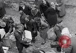 Standbild deutsche Volk München Deutschland, 1945, aus Sekunde 36 historischem Filmmaterial Videoclip 65675040679
