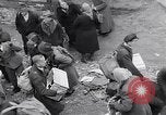 Standbild deutsche Volk München Deutschland, 1945, aus Sekunde 37 historischem Filmmaterial Videoclip 65675040679