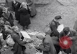 Standbild deutsche Volk München Deutschland, 1945, aus Sekunde 38 historischem Filmmaterial Videoclip 65675040679