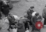 Standbild deutsche Volk München Deutschland, 1945, aus Sekunde 39 historischem Filmmaterial Videoclip 65675040679
