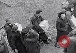 Standbild deutsche Volk München Deutschland, 1945, aus Sekunde 41 historischem Filmmaterial Videoclip 65675040679