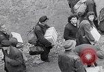 Standbild deutsche Volk München Deutschland, 1945, aus Sekunde 42 historischem Filmmaterial Videoclip 65675040679
