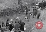 Standbild deutsche Volk München Deutschland, 1945, aus Sekunde 57 historischem Filmmaterial Videoclip 65675040679