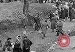 Standbild deutsche Volk München Deutschland, 1945, aus Sekunde 58 historischem Filmmaterial Videoclip 65675040679