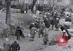 Standbild deutsche Volk München Deutschland, 1945, aus Sekunde 60 historischem Filmmaterial Videoclip 65675040679