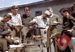 Standbild Moosburg Kriegsgefangenschaft befreiten Häftlingen Moosburg Deutschland, 1945, aus Sekunde 3 historischem Filmmaterial Videoclip 65675040694