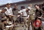 Standbild Moosburg Kriegsgefangenschaft befreiten Häftlingen Moosburg Deutschland, 1945, aus Sekunde 4 historischem Filmmaterial Videoclip 65675040694