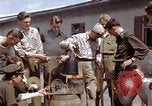 Standbild Moosburg Kriegsgefangenschaft befreiten Häftlingen Moosburg Deutschland, 1945, aus Sekunde 5 historischem Filmmaterial Videoclip 65675040694
