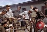 Standbild Moosburg Kriegsgefangenschaft befreiten Häftlingen Moosburg Deutschland, 1945, aus Sekunde 6 historischem Filmmaterial Videoclip 65675040694