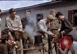 Standbild Moosburg Kriegsgefangenschaft befreiten Häftlingen Moosburg Deutschland, 1945, aus Sekunde 7 historischem Filmmaterial Videoclip 65675040694