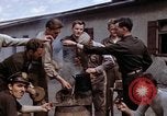 Standbild Moosburg Kriegsgefangenschaft befreiten Häftlingen Moosburg Deutschland, 1945, aus Sekunde 12 historischem Filmmaterial Videoclip 65675040694