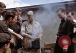 Standbild Moosburg Kriegsgefangenschaft befreiten Häftlingen Moosburg Deutschland, 1945, aus Sekunde 14 historischem Filmmaterial Videoclip 65675040694