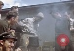 Standbild Moosburg Kriegsgefangenschaft befreiten Häftlingen Moosburg Deutschland, 1945, aus Sekunde 21 historischem Filmmaterial Videoclip 65675040694