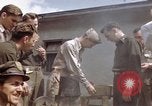 Standbild Moosburg Kriegsgefangenschaft befreiten Häftlingen Moosburg Deutschland, 1945, aus Sekunde 23 historischem Filmmaterial Videoclip 65675040694