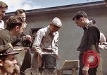 Standbild Moosburg Kriegsgefangenschaft befreiten Häftlingen Moosburg Deutschland, 1945, aus Sekunde 26 historischem Filmmaterial Videoclip 65675040694