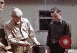 Standbild Moosburg Kriegsgefangenschaft befreiten Häftlingen Moosburg Deutschland, 1945, aus Sekunde 29 historischem Filmmaterial Videoclip 65675040694