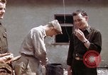 Standbild Moosburg Kriegsgefangenschaft befreiten Häftlingen Moosburg Deutschland, 1945, aus Sekunde 34 historischem Filmmaterial Videoclip 65675040694
