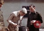 Standbild Moosburg Kriegsgefangenschaft befreiten Häftlingen Moosburg Deutschland, 1945, aus Sekunde 38 historischem Filmmaterial Videoclip 65675040694