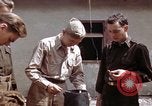 Standbild Moosburg Kriegsgefangenschaft befreiten Häftlingen Moosburg Deutschland, 1945, aus Sekunde 39 historischem Filmmaterial Videoclip 65675040694