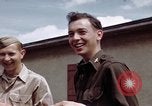 Standbild Moosburg Kriegsgefangenschaft befreiten Häftlingen Moosburg Deutschland, 1945, aus Sekunde 45 historischem Filmmaterial Videoclip 65675040694
