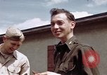 Standbild Moosburg Kriegsgefangenschaft befreiten Häftlingen Moosburg Deutschland, 1945, aus Sekunde 47 historischem Filmmaterial Videoclip 65675040694
