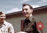 Standbild Moosburg Kriegsgefangenschaft befreiten Häftlingen Moosburg Deutschland, 1945, aus Sekunde 49 historischem Filmmaterial Videoclip 65675040694