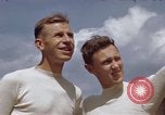 Standbild Moosburg Kriegsgefangenschaft befreiten Häftlingen Moosburg Deutschland, 1945, aus Sekunde 54 historischem Filmmaterial Videoclip 65675040694