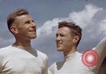 Standbild Moosburg Kriegsgefangenschaft befreiten Häftlingen Moosburg Deutschland, 1945, aus Sekunde 58 historischem Filmmaterial Videoclip 65675040694